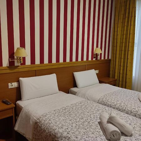 Hostal Salome Madrid Luaran gambar