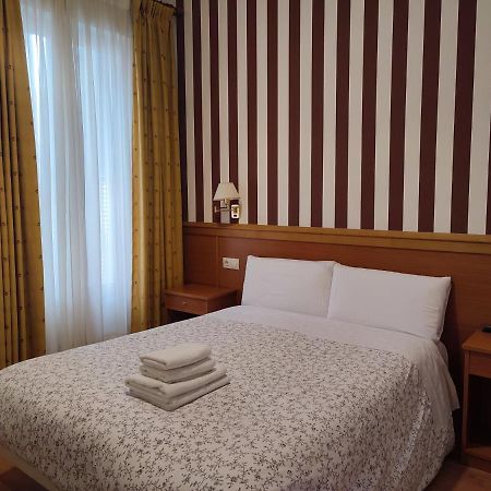 Hostal Salome Madrid Luaran gambar
