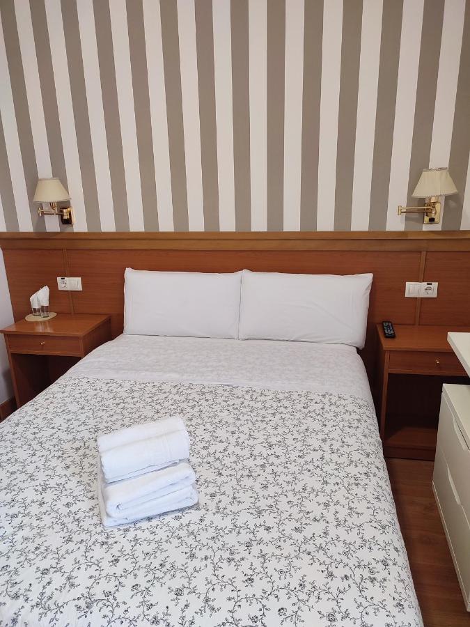 Hostal Salome Madrid Luaran gambar