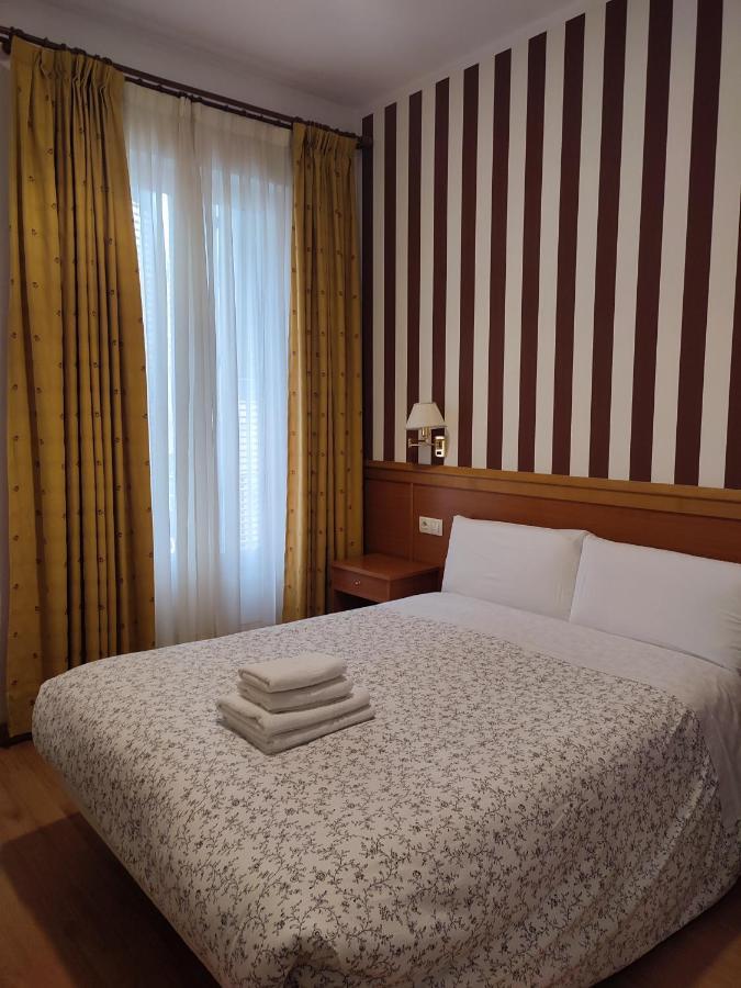 Hostal Salome Madrid Luaran gambar