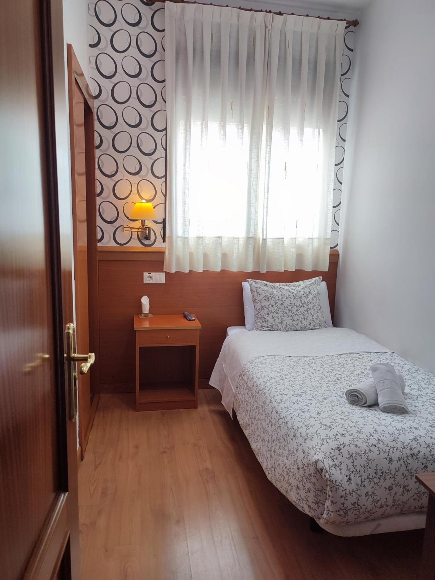 Hostal Salome Madrid Luaran gambar