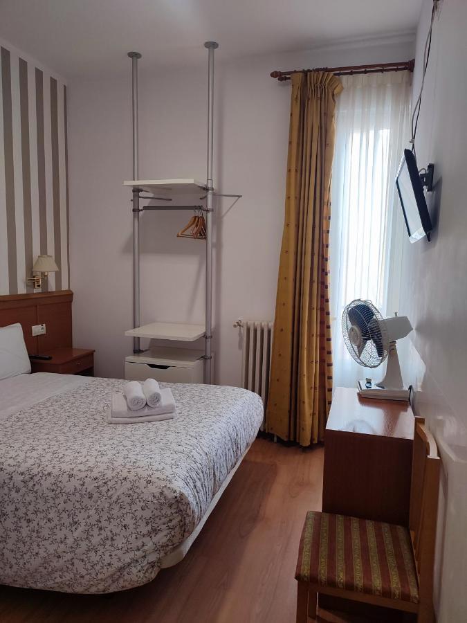Hostal Salome Madrid Luaran gambar
